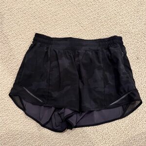 Lululemon 4 in Hotty Hots - great condition!